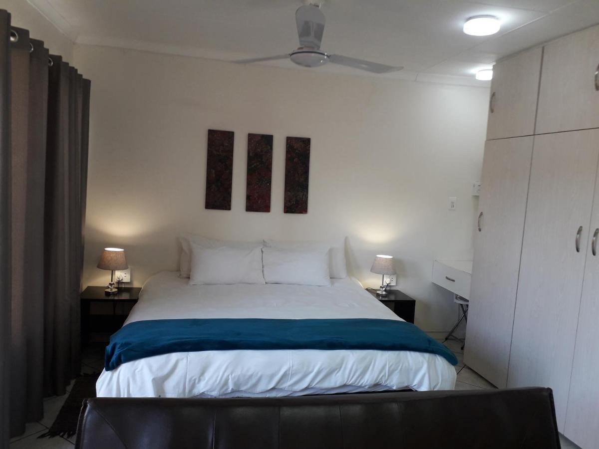 Protea Park Self Catering Guesthouse 루스텐버그 외부 사진
